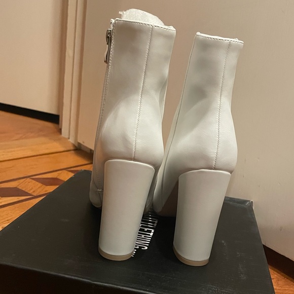 PrettyLittleThing Behati White Faux Leather Ankle Boot - Picture 10 of 12